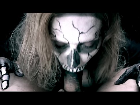 ❤️ Demon famke sûgje hoanne mei har swarte mûle en slikken cum. Seksfideo by ús fy.vanalize.ru ️❤